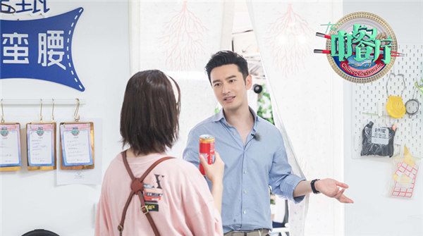  黄晓明《中餐厅》写信送别王俊凯感动观众  喊话“少熬夜”引热议