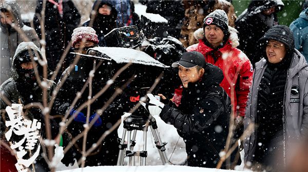 张艺谋新片踏雪而拍尽显雪原气势  《悬崖之上》首位“主角”抢先曝光