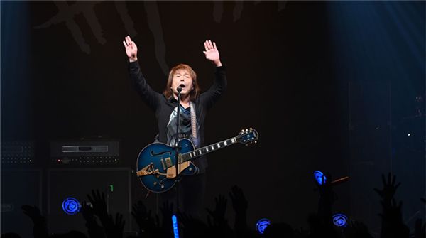 伍佰“今夜伍佰9”Live摇滚浪漫轰动全场 出道30周年Rock Star演唱会明年全面重启