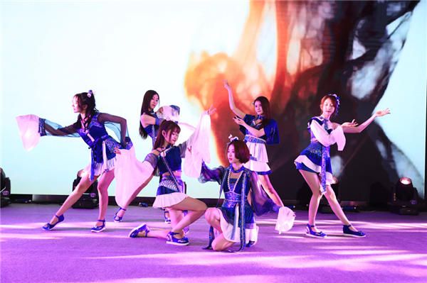 2sing女团表演.jpg