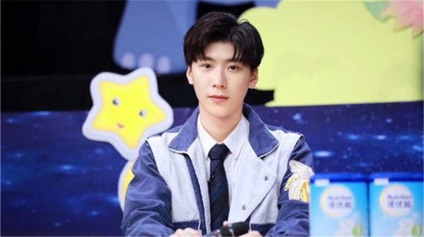 王博文加盟《星空下的童话》 化身辅导员带娃超有爱