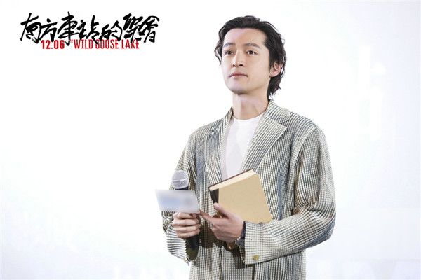 胡歌亮相成都路演现场.jpg
