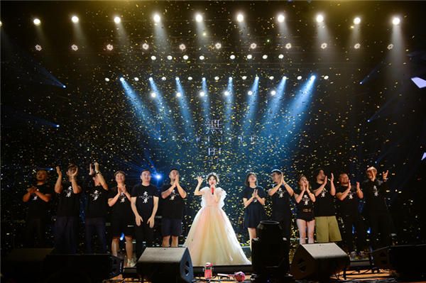 冯提莫演唱会赵兆担任音乐总监.jpg