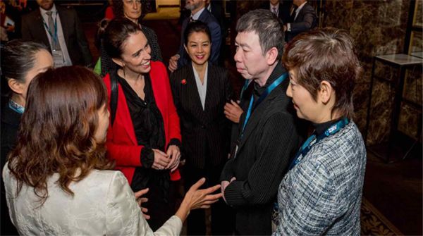新西兰共建“一带一路”前景广 总理见冯小刚盼新电影在新首映