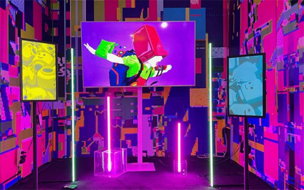 【高能动力幻想】正式亮相798艺术区，“靠边走”变身赛博幻境