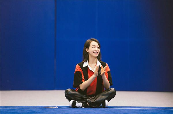 宋茜鼓掌.jpg