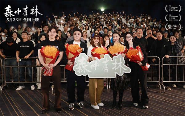 6、影城合影.jpg