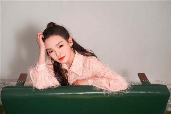 爱新觉罗·媚首张创作EP《Mei》上线 优美旋律演绎青春故事1.jpg