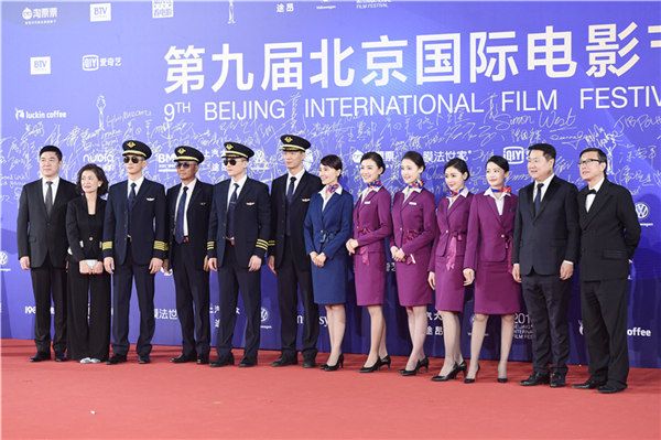 中国机长剧组.jpg