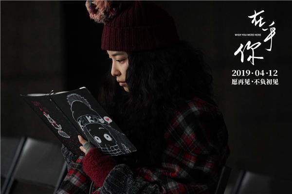 木下彩音专心记手账.jpg