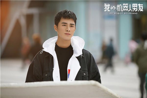 姜潮帅气现身.jpg