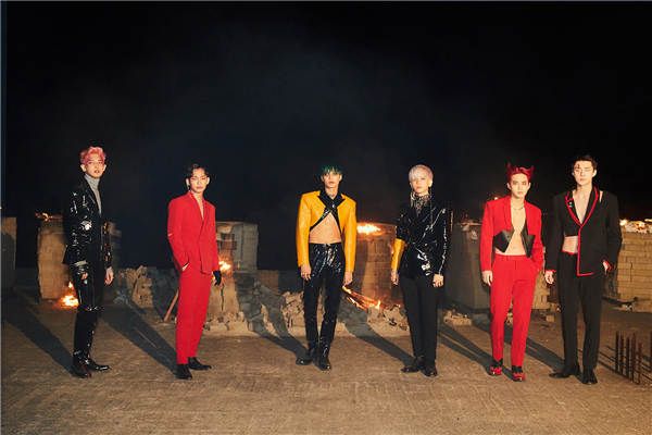 EXO 正规6辑 《OBSESSION》 X-EXO 团体照.jpg