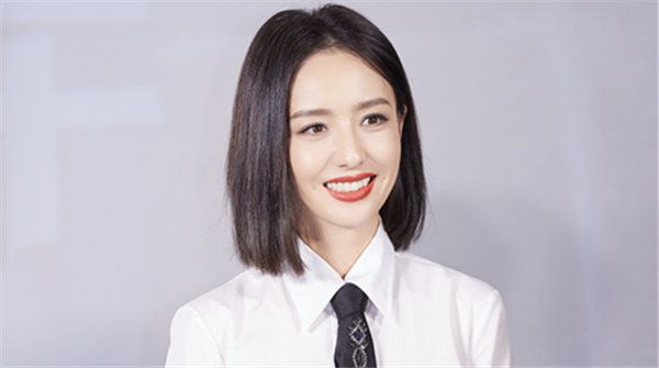 佟丽娅亮相《鼠胆英雄》首映礼 演绎逗趣舞女演技获肯