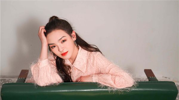 爱新觉罗媚首张创作EP《Mei》上线 优美旋律演绎青春故事