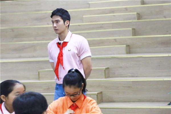 盛一伦 红色夏令营.jpg