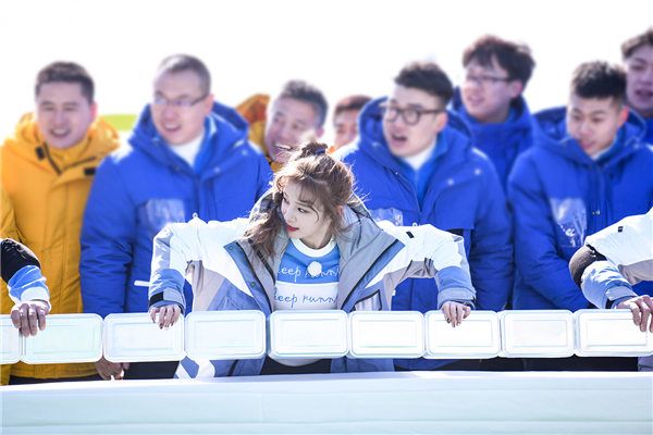 《奔跑吧》宋雨琦怪力少女上线 展现超强爆发力震撼全场