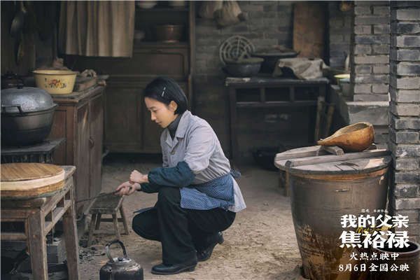 2.电影《我的父亲焦裕禄》徐俊雅默默守候成为焦书记背后的依靠.jpg