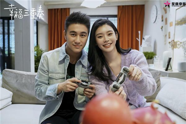 奚梦瑶何猷君节目中联机打游戏.jpg