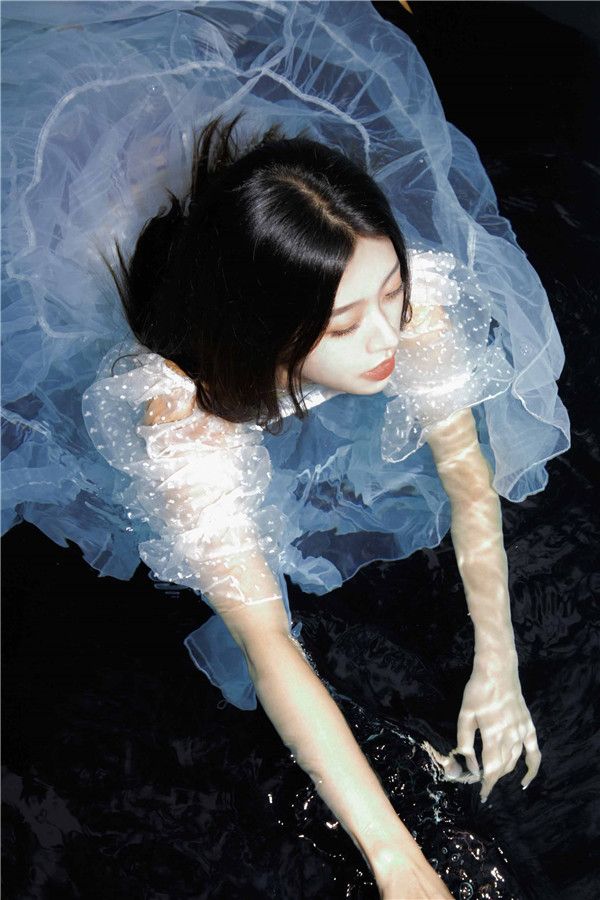 黑色海-钟芳菲3.jpg