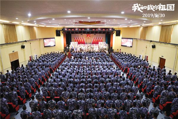 8电影《我和我的祖国》青岛路演-官兵热情高涨.jpg