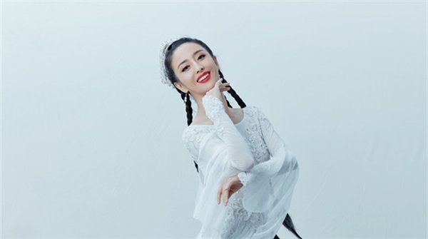 佟丽娅舞蹈剧场发布定妆照 展现多元民族文化
