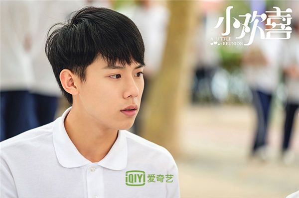 5方一凡发呆.jpg