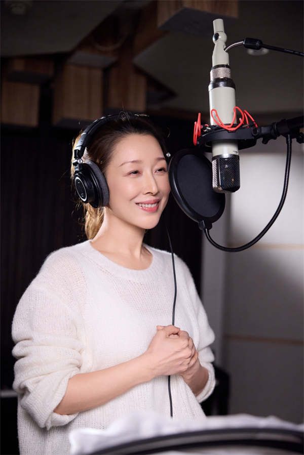 孙悦献唱人民空军成立76周年主题曲《守望》 以歌声传递家国情怀 (2).jpg 孙悦献唱人民空军成立76周年主题曲《守望》 以歌声传递家国情怀 (2).jpg