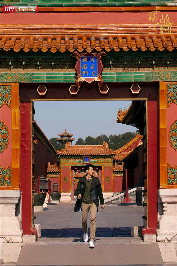 吴尊漫步故宫.jpg