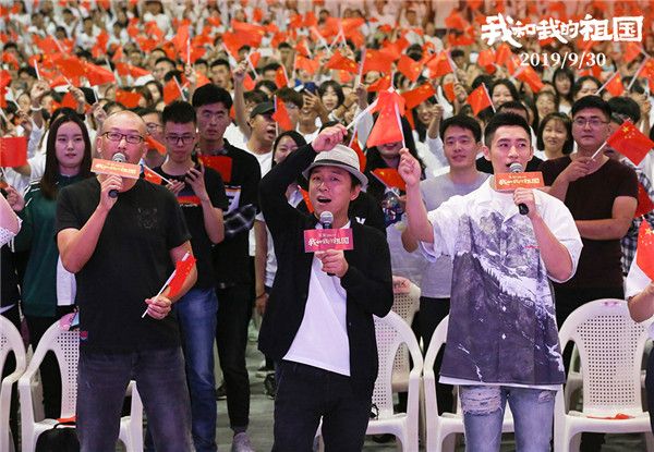 5电影《我和我的祖国》青岛路演-大合唱.jpg
