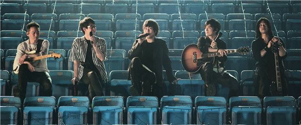 8五月天重返「第168场演唱会」体育场 再续青春〈爱情的模样〉.jpg