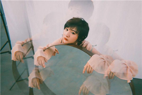 李雨·第二支主打单曲《女巫》-艺人宣传照.jpg
