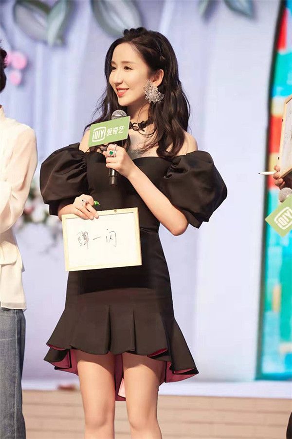 1 娄艺潇弹一闪.jpg