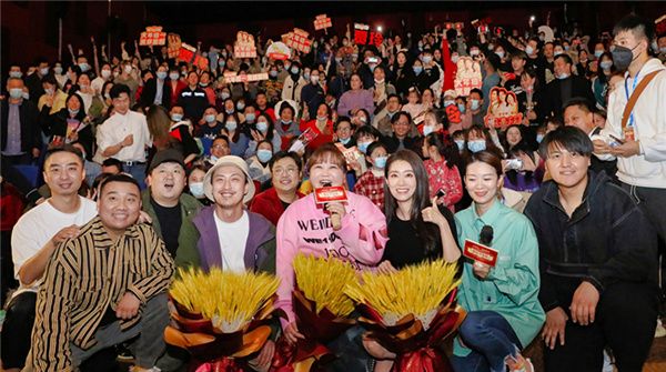 《你好，李焕英》路演回家乡 襄阳闺女贾玲携作品接受家乡观众检验