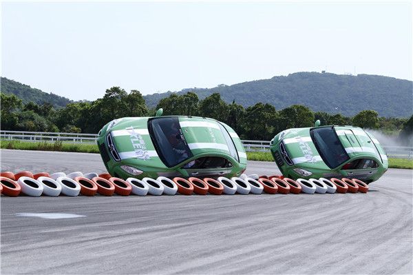 特技飞车.jpg