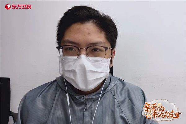 刘佳玥值守控制室.jpg