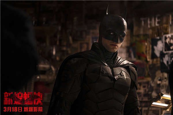 蝙蝠侠在蝙蝠战衣加持下武力爆表.jpg