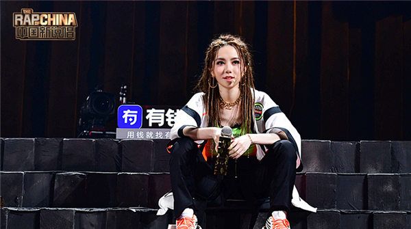 《中国新说唱》2019吴亦凡再披战袍现“回忆杀” 大傻轻松秀起踢踏舞   