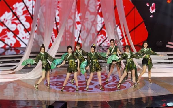 SING女团《全球中文音乐榜上榜》 首度打榜电子国风《幻变》