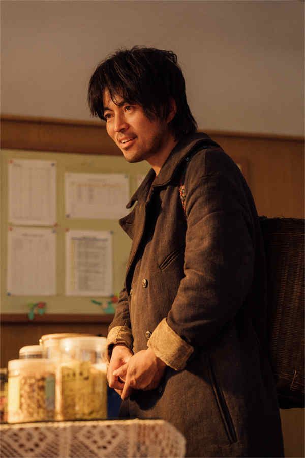 林家川《云边有个小卖部》正式公映 走心演技诠释悲苦人生 (1).jpg