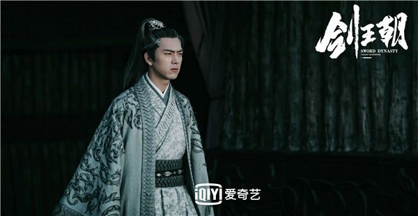 3李现白发.jpg