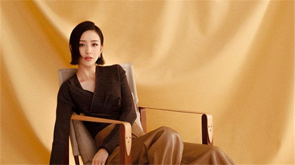 佟丽娅时尚封面曝光 造型多变气质美飒有态度   