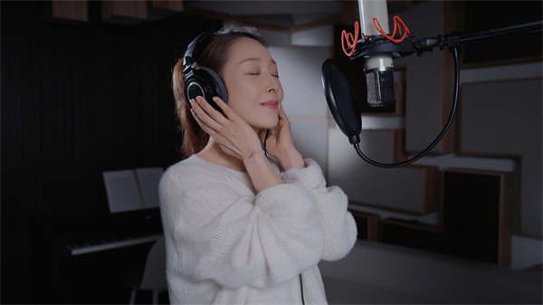 孙悦献唱人民空军成立76周年主题曲《守望》 以歌声传递家国情怀