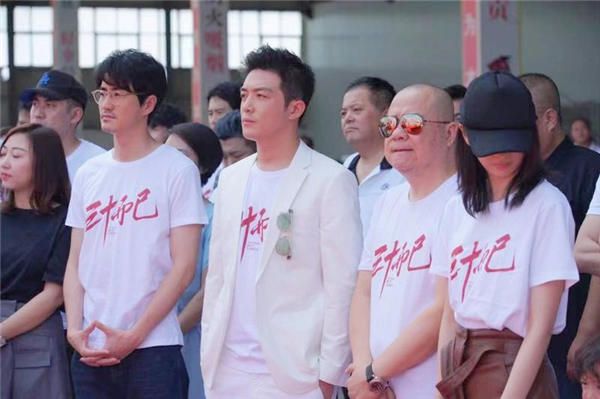 《三十而已》开机李泽锋演绎都市暖男热播剧《亲爱的热爱的》solo王浩变身许幻山