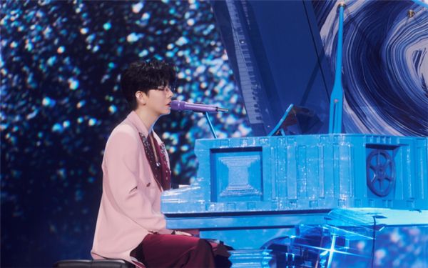 胡夏“那些年”巡演济南站唱《雨蝶》 大明湖畔唱响经典旋律