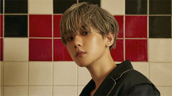 EXO BAEKHYUN，首张个人专辑《City Lights》登上专辑周榜1位！