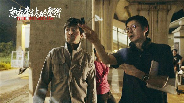 导演刁亦男给胡歌说戏.jpg