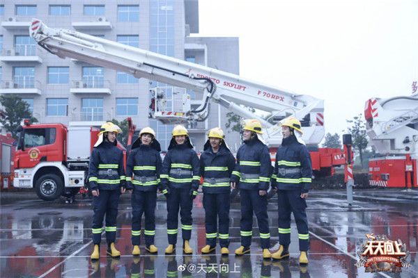 期待黄晓明和天天兄弟顺利圆满完成演习任务.jpg