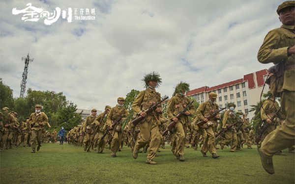  千磨万击终不弃！《金刚川》千人敢勇致敬英雄   