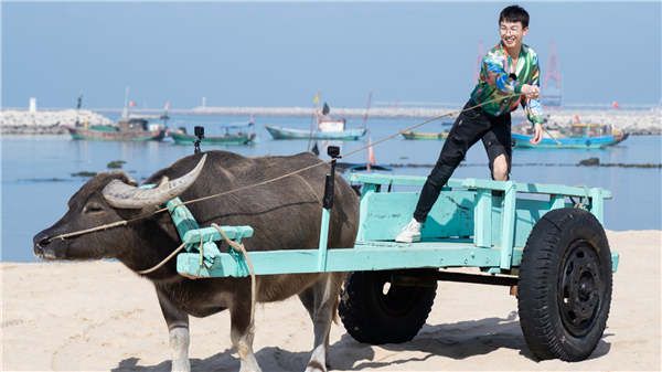 你真的太棒了》首播 摇滚主唱白举纲变身“憨王”