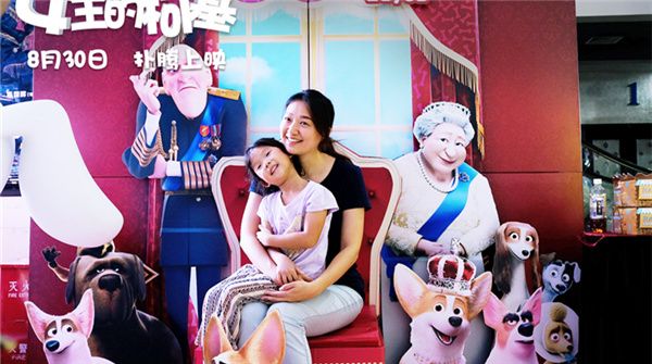 《女王的柯基》亲子观影嗨翻天 专属家长与孩子的共同欢乐冒险时光